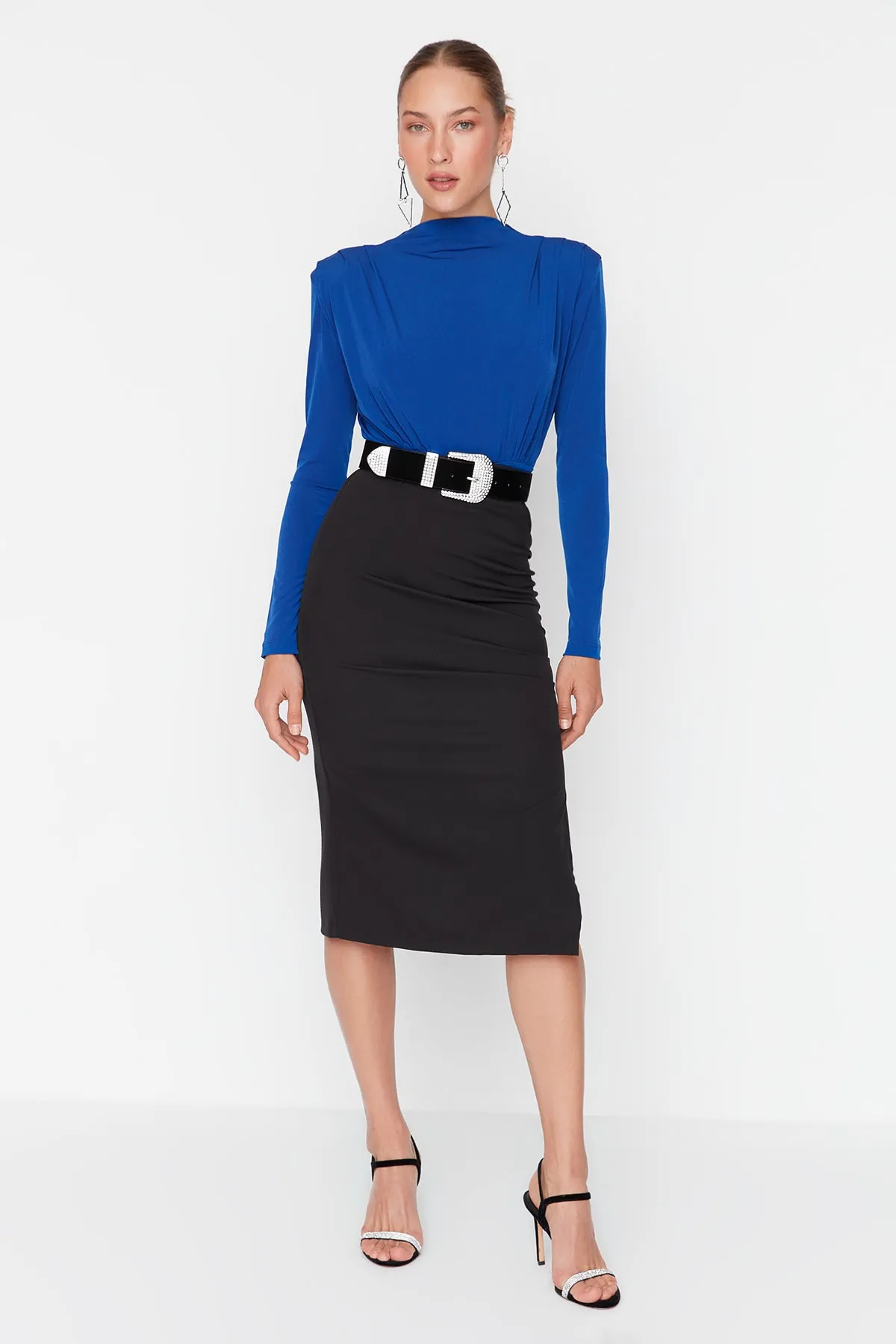 Trendyol Collection  Saks Gestrickter, drapierter Body mit Druckknöpfen TPRAW23BD00048
