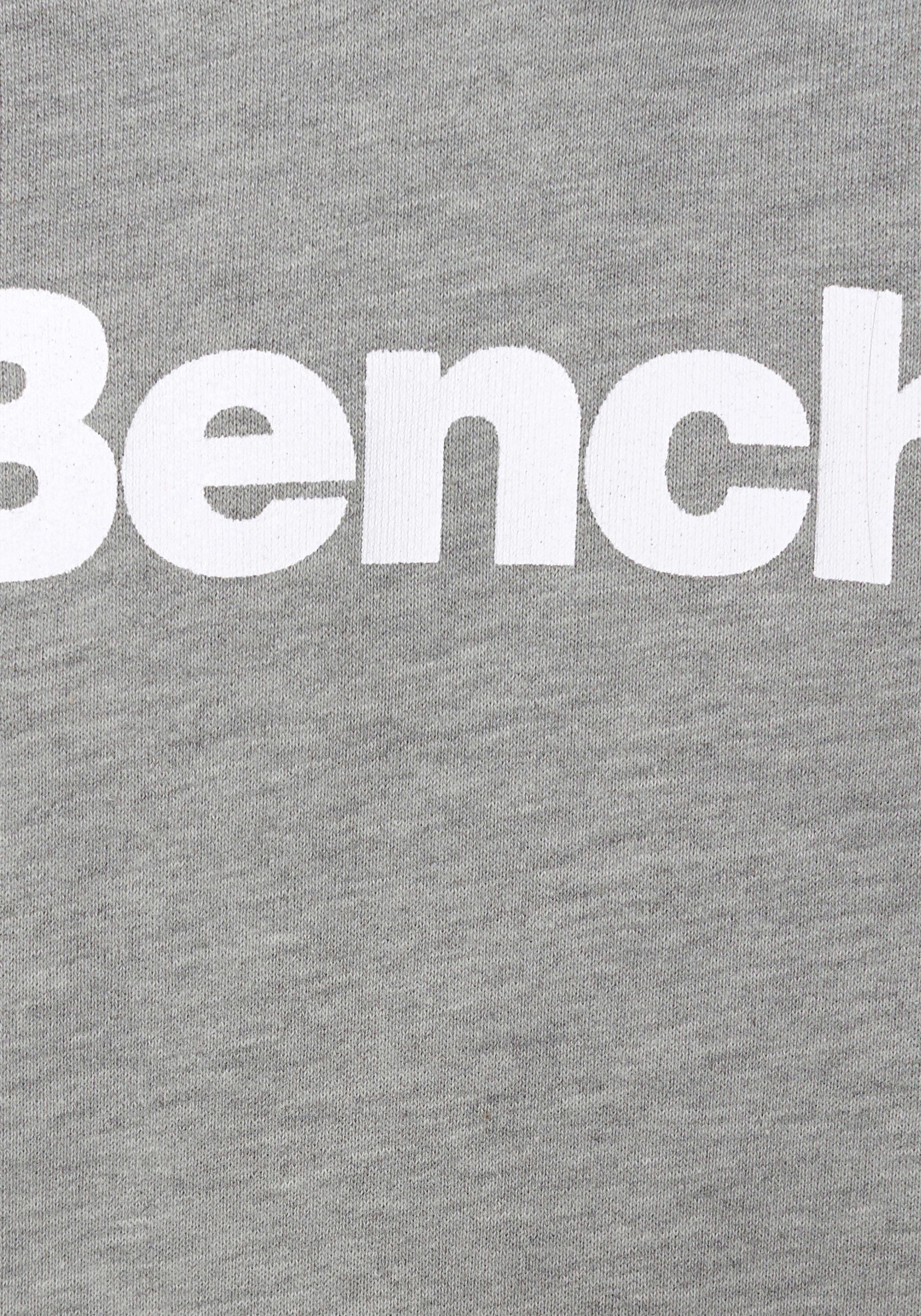 Bench. Kapuzensweatshirt mit Frontdruck