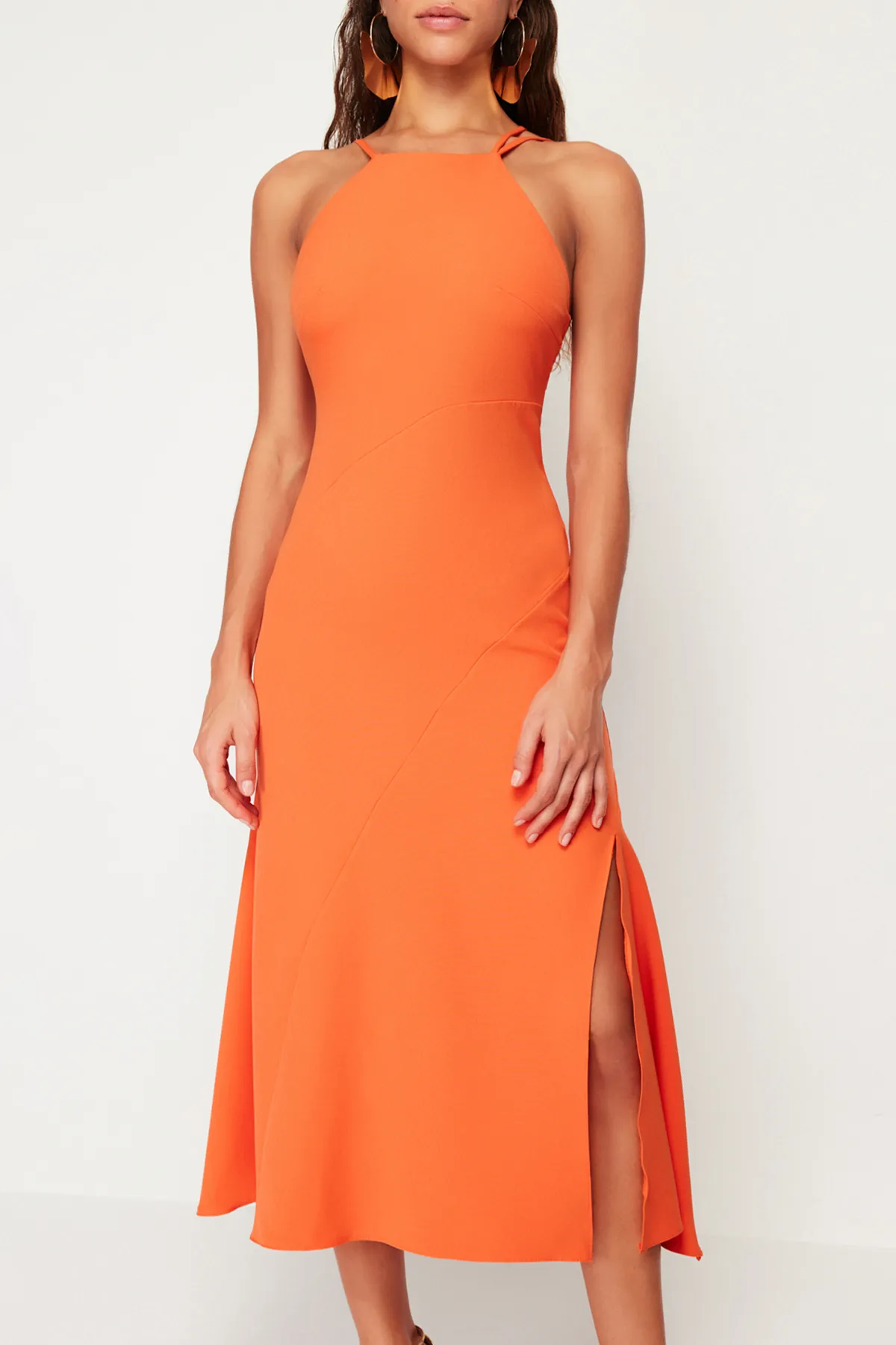Trendyol Collection  Orangefarbenes Kleid mit Rückenbindung TPRSS24EL00077