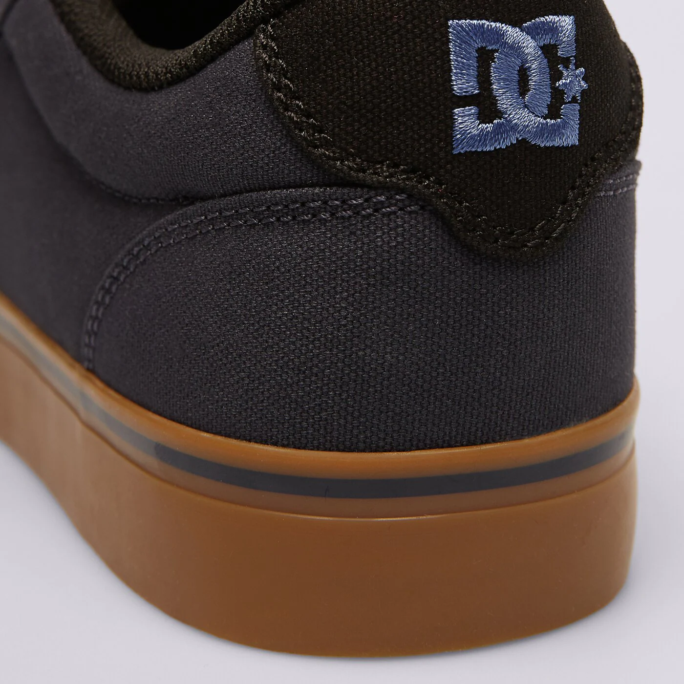 DC ANVIL Grau