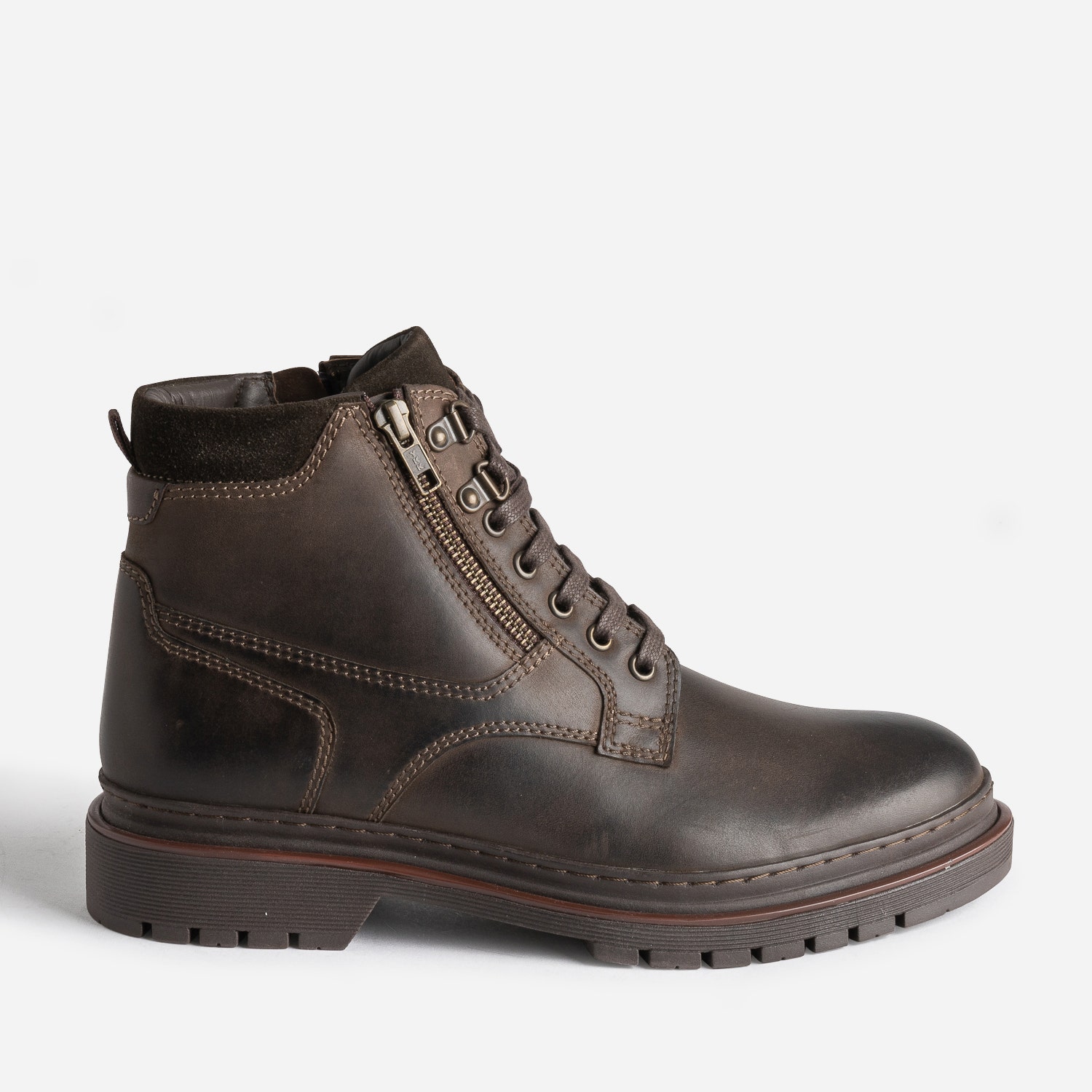 Boots à lacet marron en cuir à semelle cranté