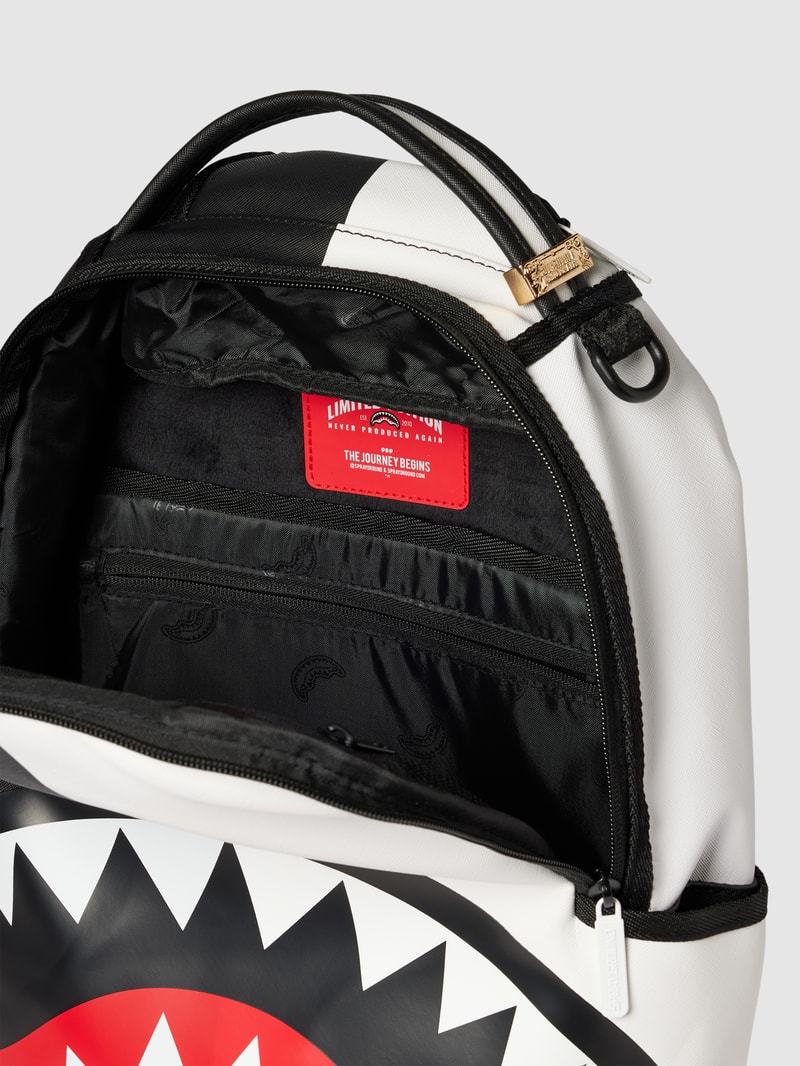 Rucksack mit Motiv-Print Modell 'SHARK' in weiß