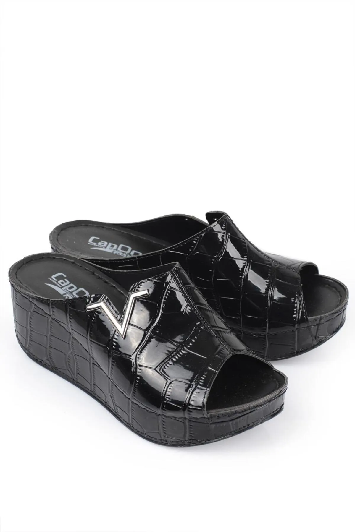 Capone Outfitters  Capone 6145 Schwarze Plateau-Hausschuhe mit V-Schnalle für Damen