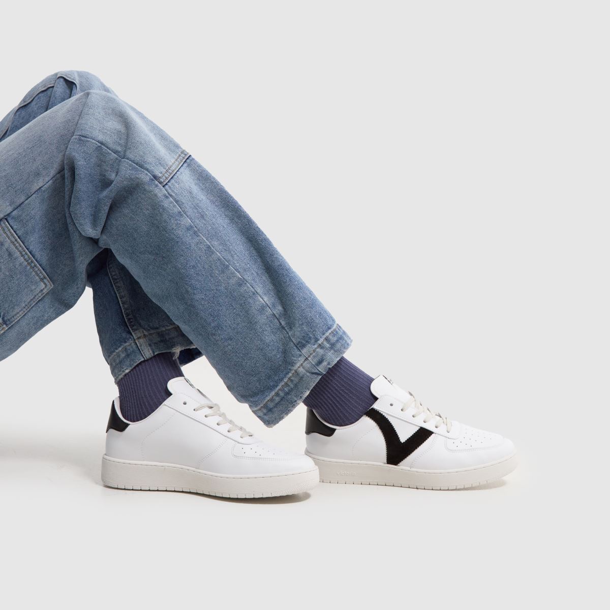 Victoria Madrid-sneakers i vitt och svart