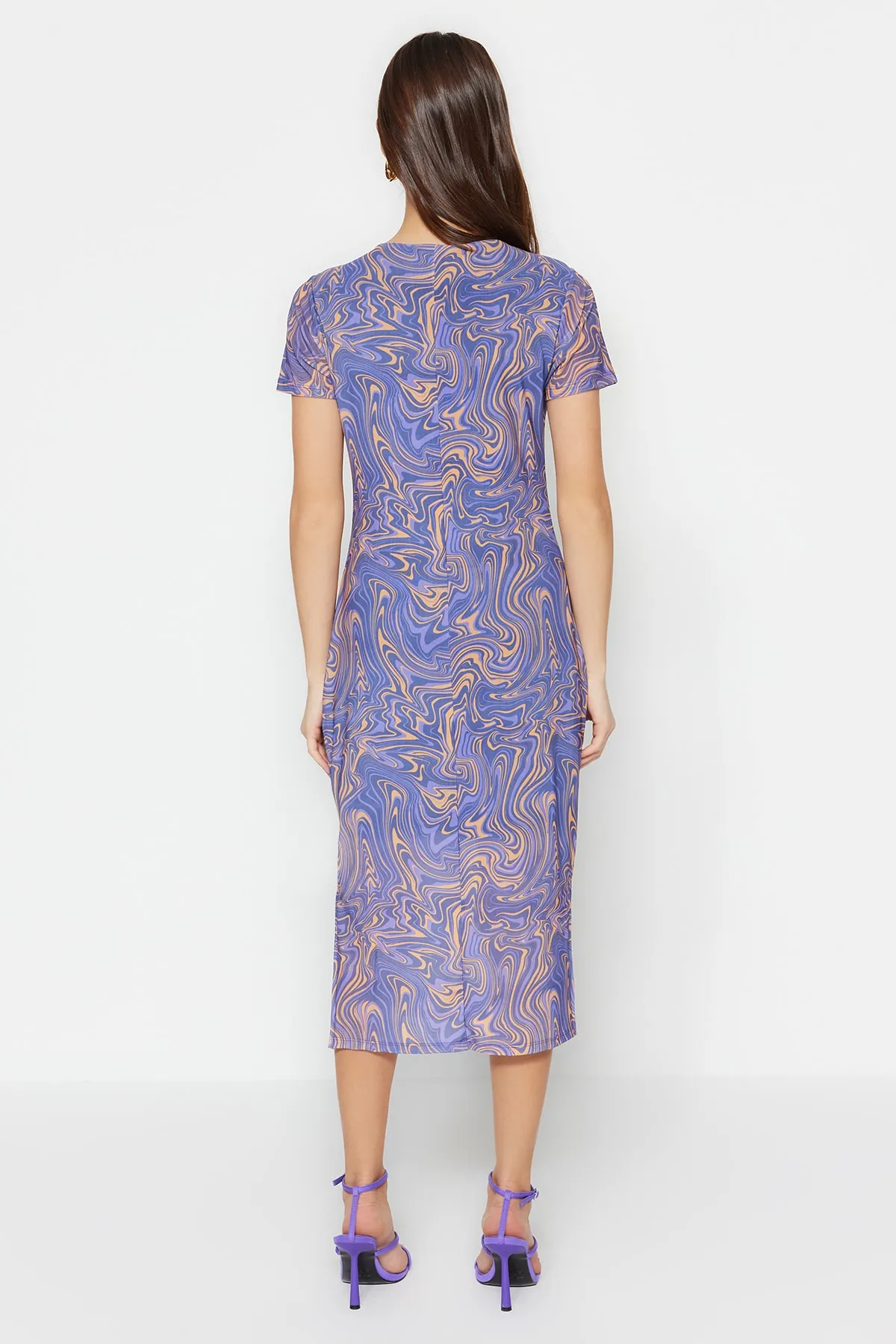 Trendyol Collection  Blaues, bedrucktes, kurzärmliges, tailliertes, flexibles Midi-Bleistiftkleid aus Tüll mit Rundhalsausschnitt TWOSS23EL01791