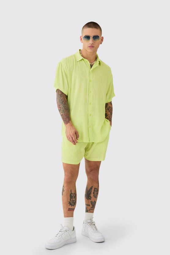 Kurzärmliges Oversize Hemd und Shorts