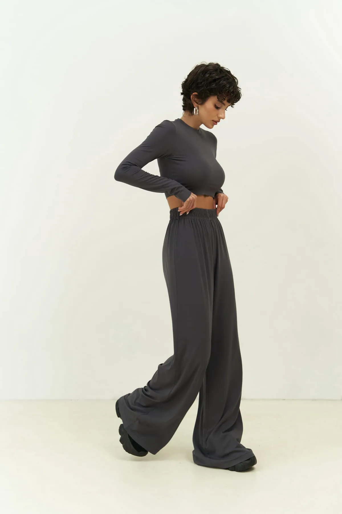 MAİ COLLECTİON  Jany Langärmliges, anthrazitfarbenes Crop-Hosen-Set