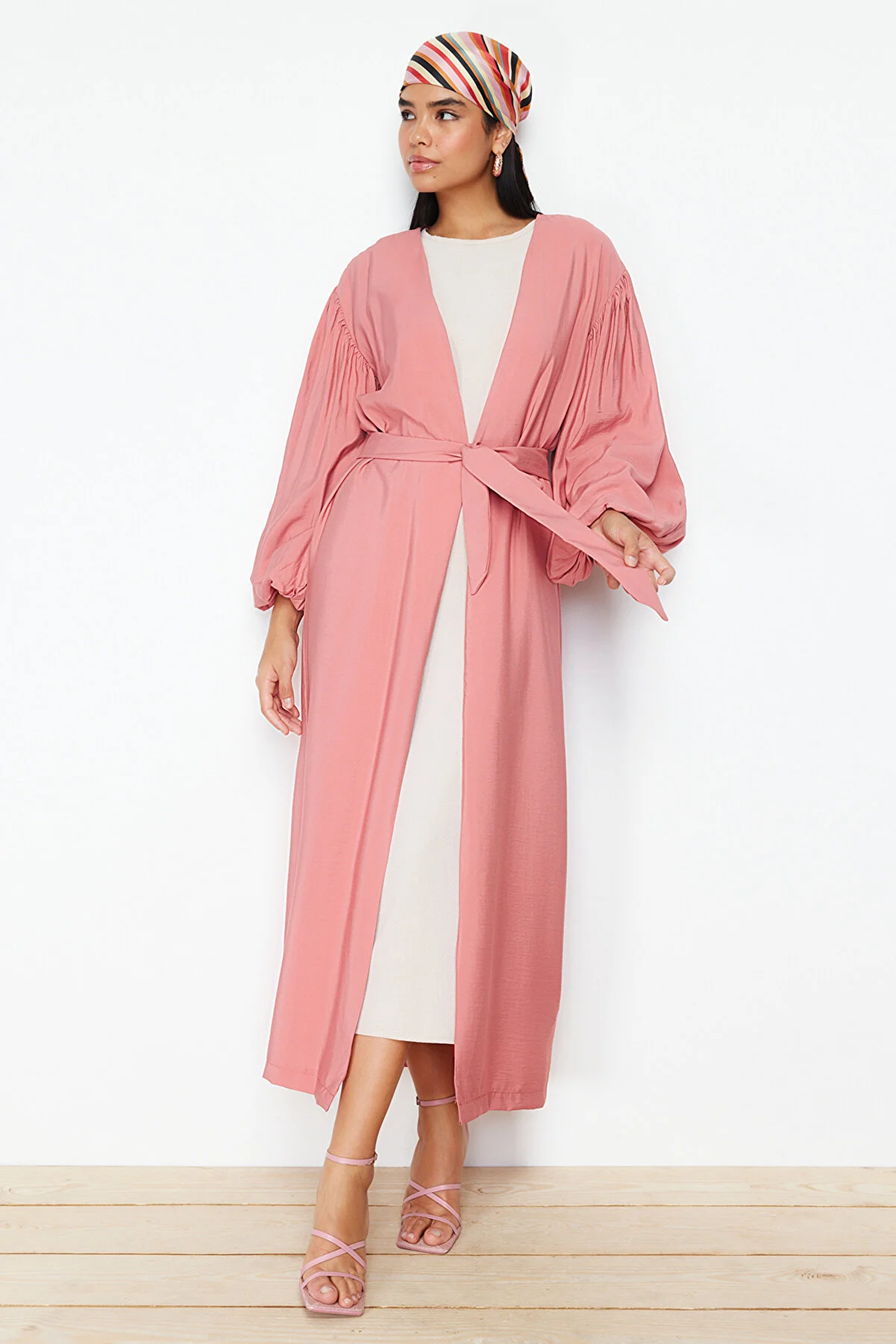 Trendyol Modest  Getrocknete lange gewebte Mütze mit Rosengürtel und Ferace & Abaya TCTSS24KF00001