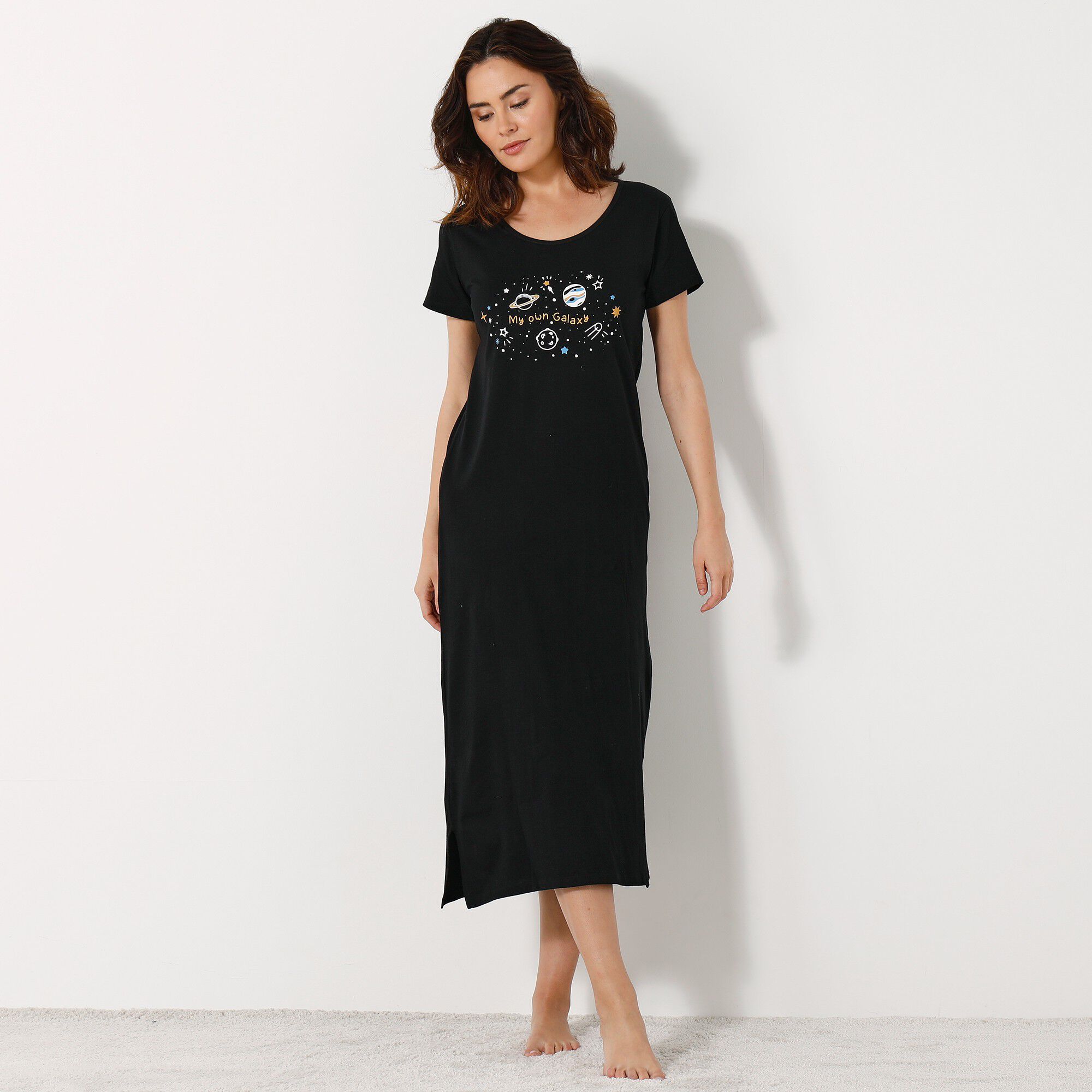 Chemise de nuit longue manches courtes motif «galaxie»