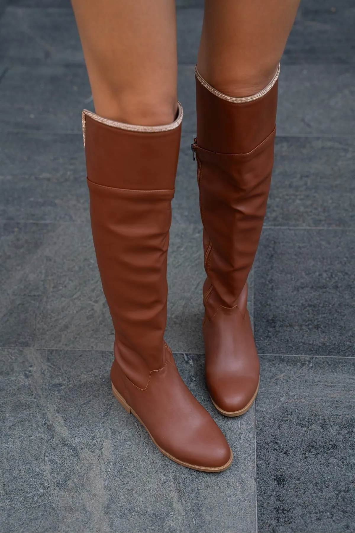 Madamra  Braune Damen-Stiefel aus langem Leder mit Steindetails