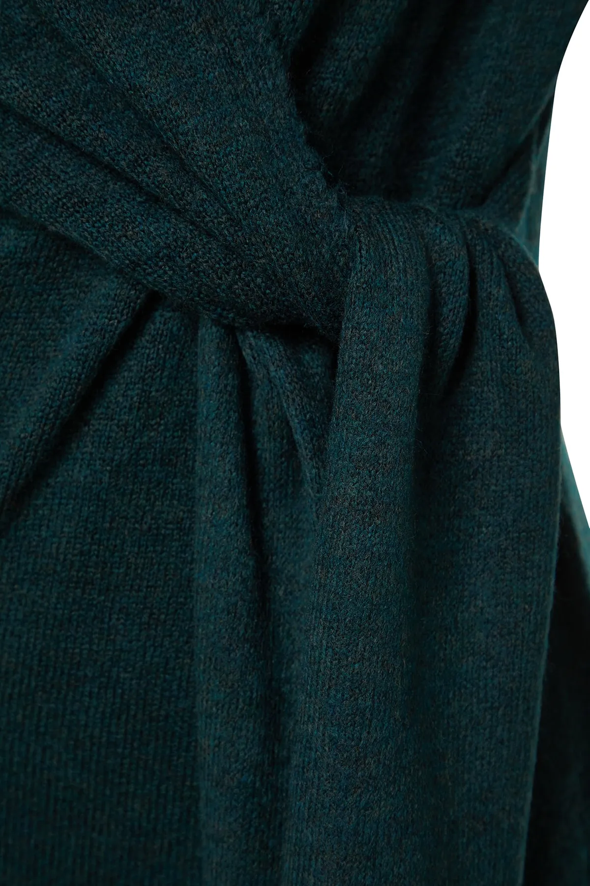 Trendyol Collection  Smaragdgrünes Maxi-Strickkleid mit weicher Struktur und zweireihigem Kragen und Bindeband TWOAW21EL0263