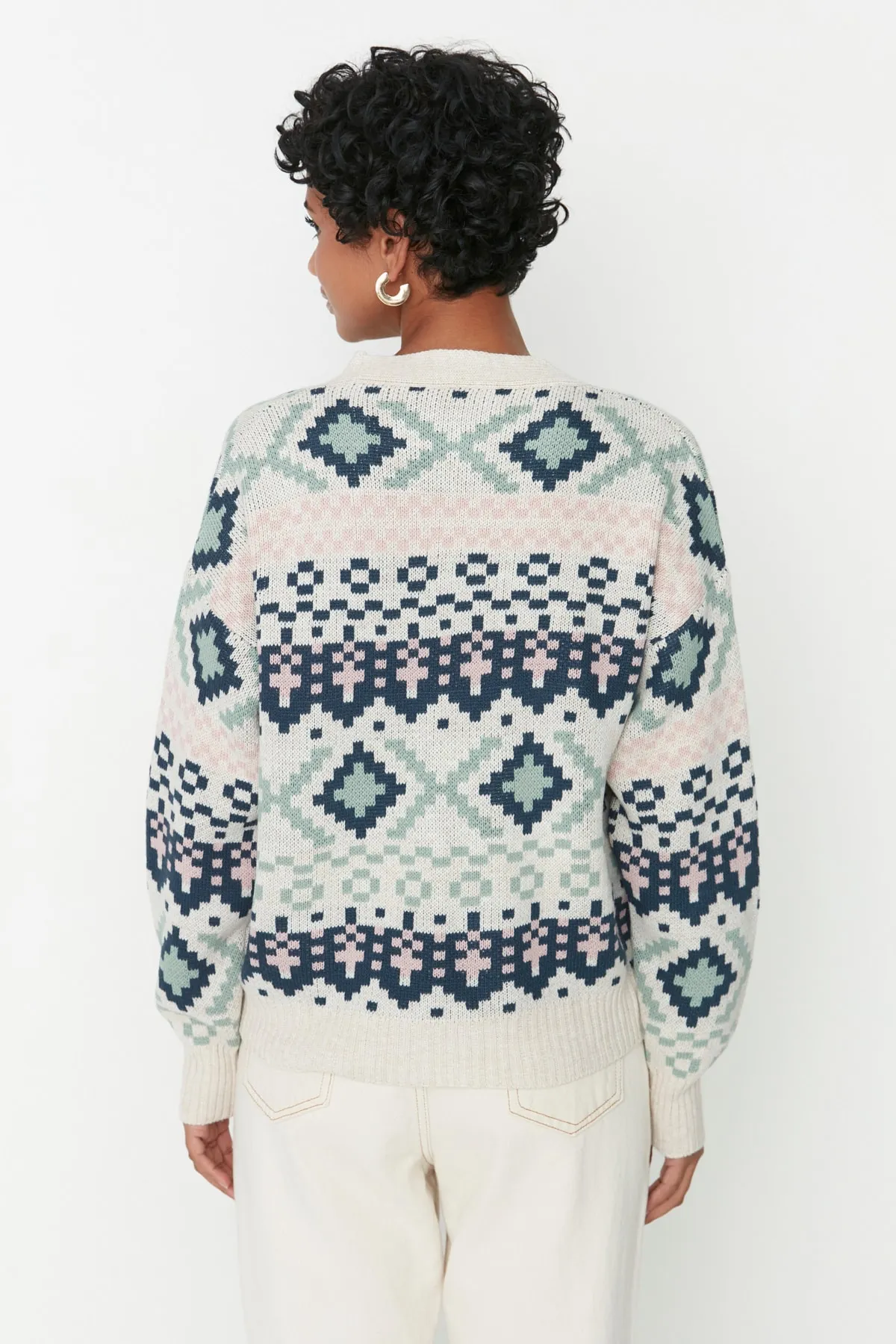 Trendyol Collection  Steinfarbene, gemusterte Strickjacke aus Strick TWOAW22HI0329