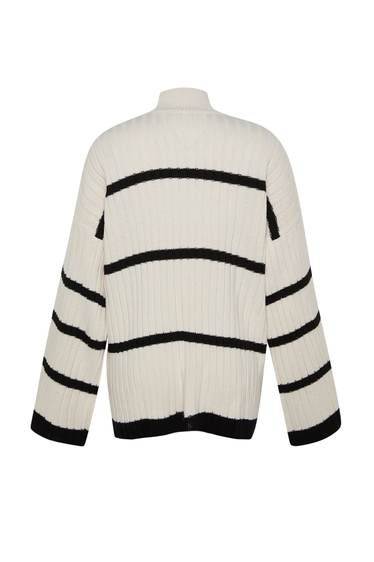 Trendyol Collection  Ecrufarbener Strickpullover mit weiter Passform TWOAW24KZ00557