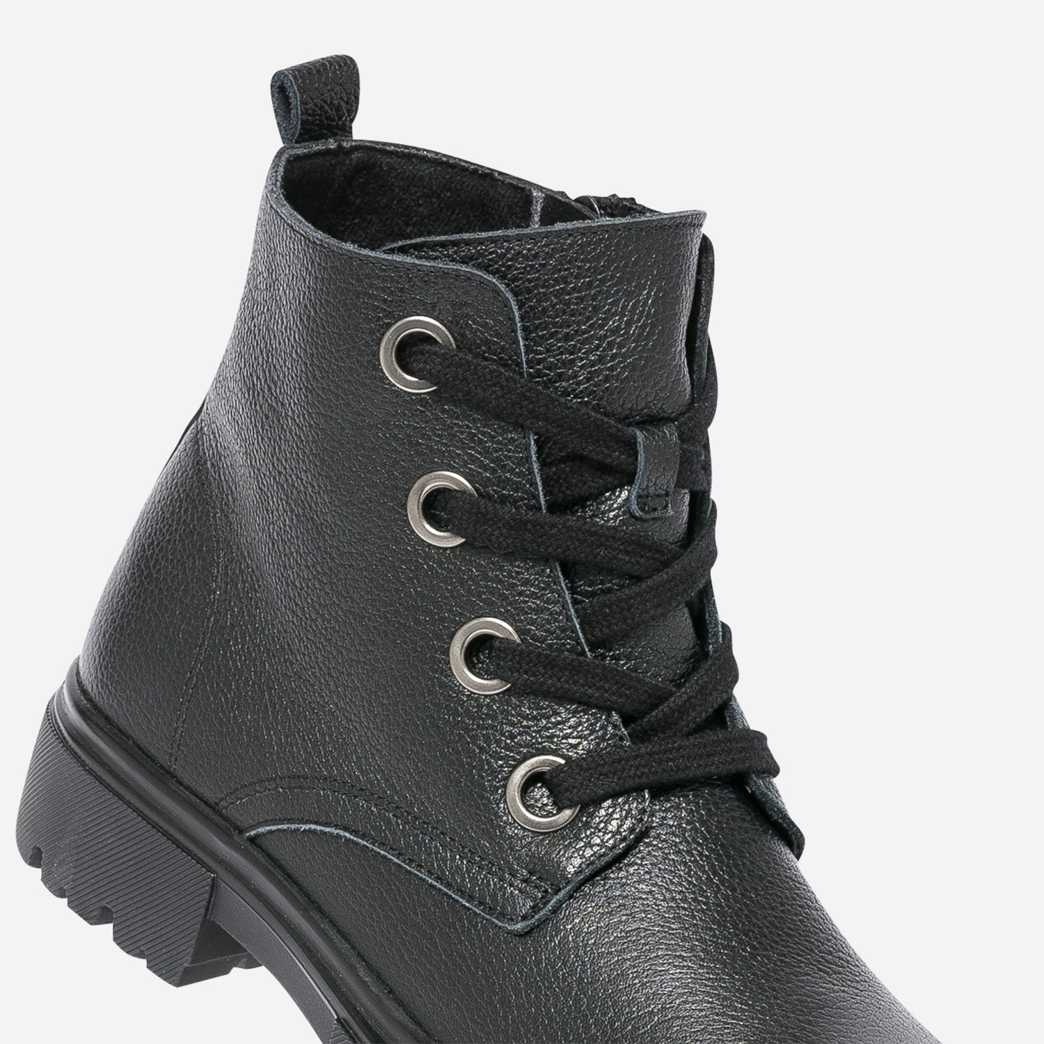 Bottine à lacet noire éco-conçue en cuir