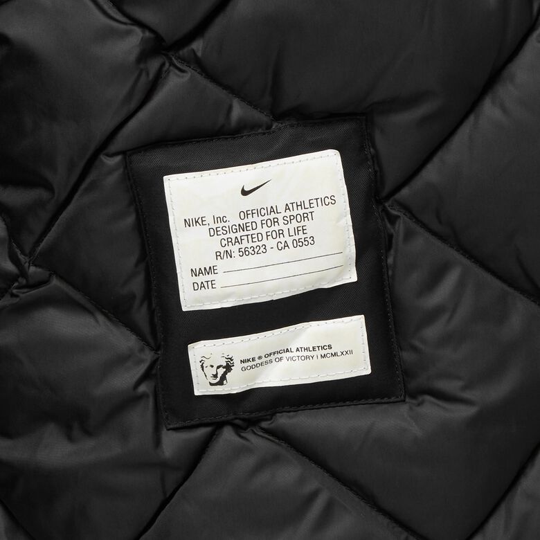 NIKE Solo Swoosh Puffer-Jacke black/white