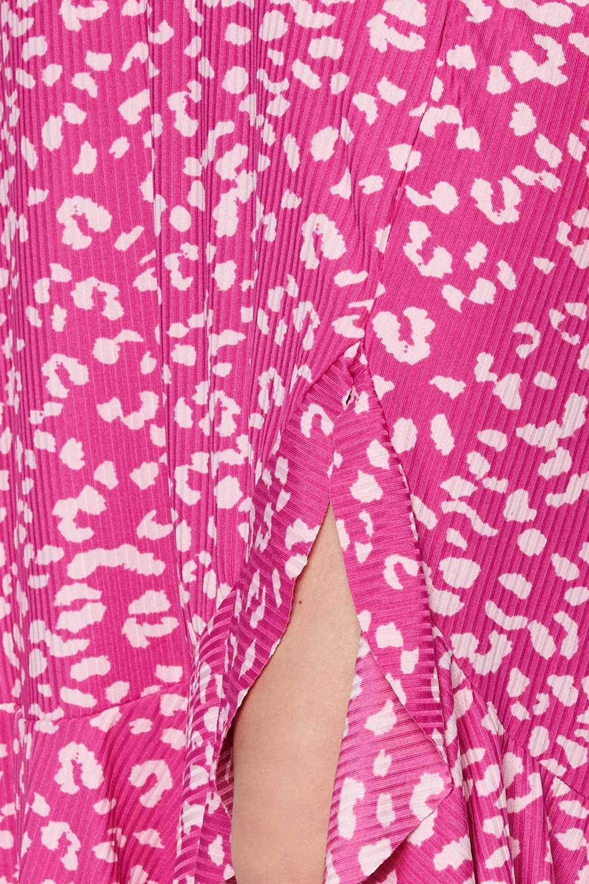 Trendyol Collection  Fuchsia bedruckter Midi-Stretch-Strickrock mit hoher Taille, Raffung und Volant TWOSS21ET0029