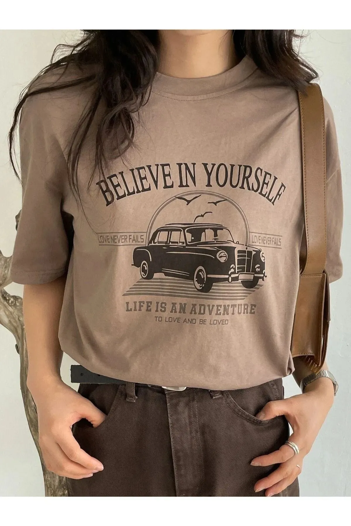 Know  Braunes, bedrucktes Oversize-T-Shirt „Believe In Yourself“ für Damen
