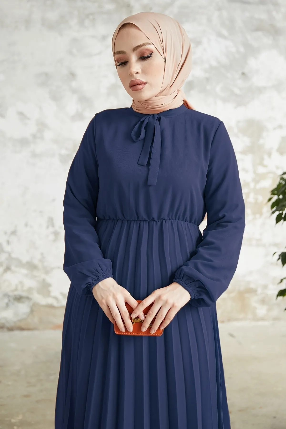 InStyle  Plissiertes Limelda-Hijab-Kleid aus Chiffon – Marineblau