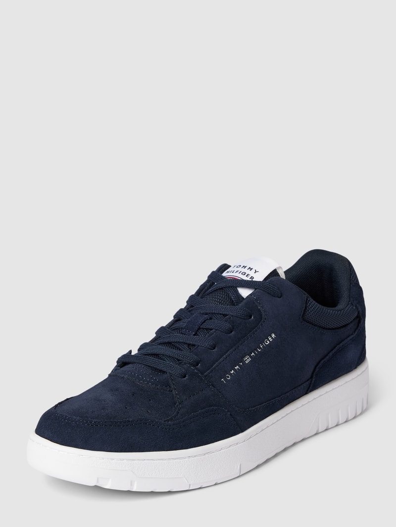 Sneaker mit Label-Detail in dunkelblau