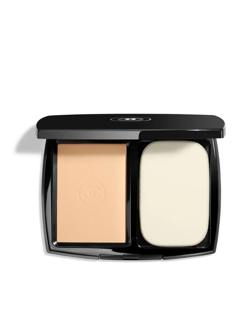 Fondotinta compatto a lunga tenuta, estremamente confortevole e impeccabile di Chanel.
