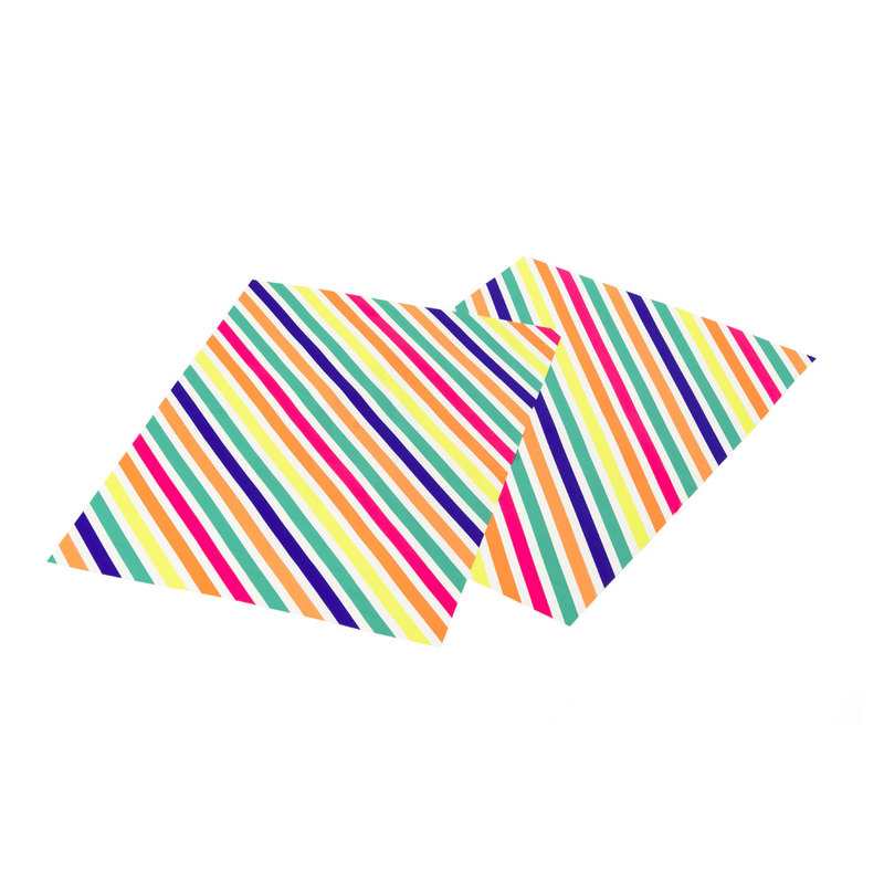 2 feuilles papier cadeau arc en ciel Oxybul