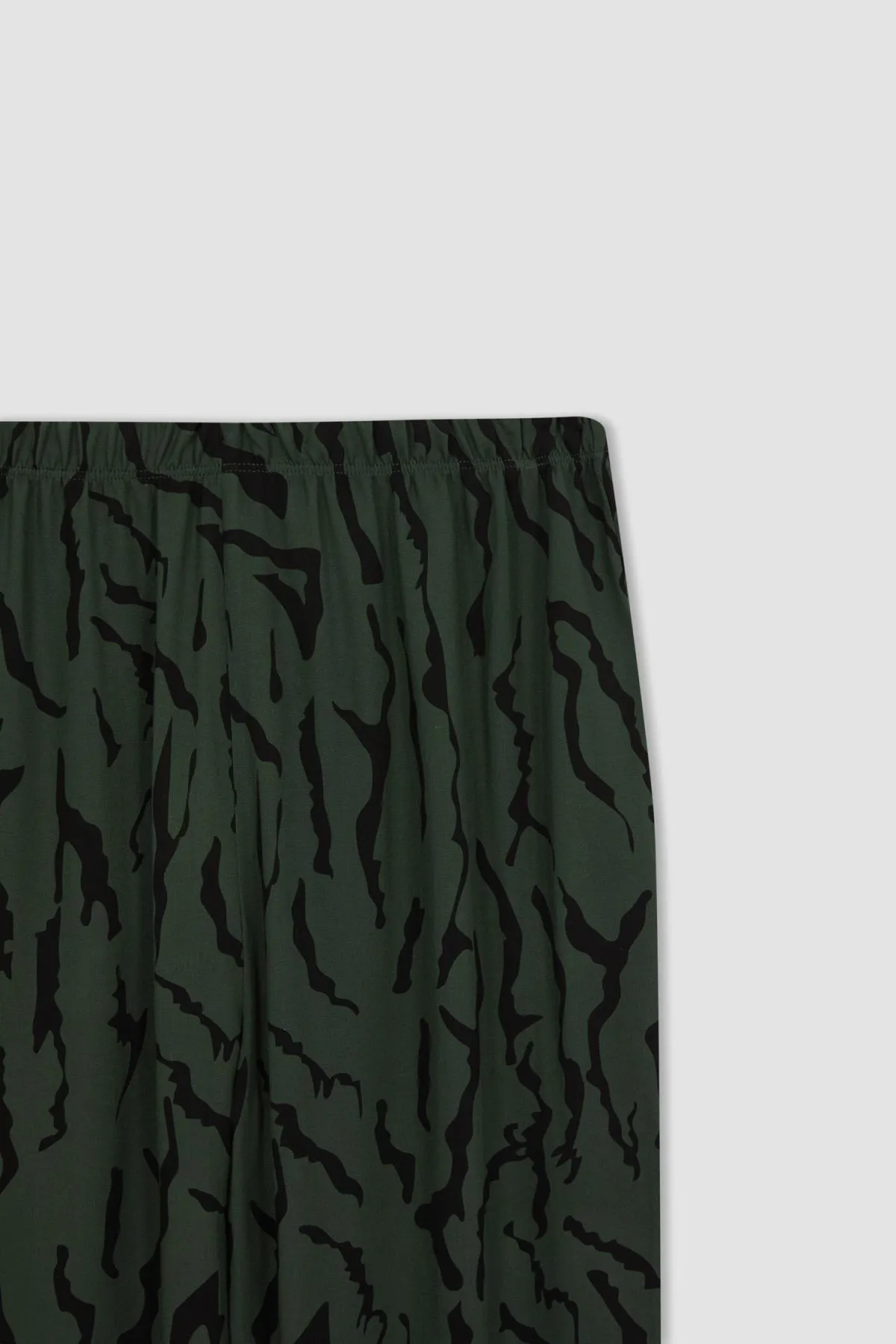 DeFacto  Verlieben Sie sich in eine lange Hose mit normaler Passform