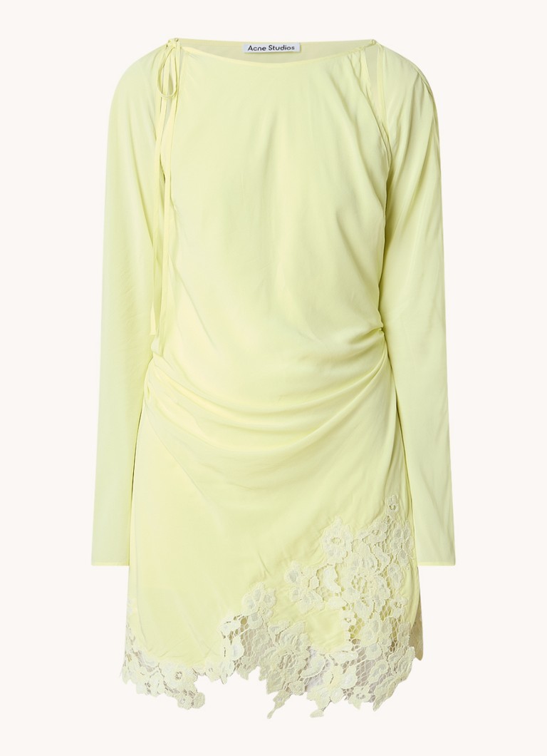 Rochie scurtă de la Acne Studios cu crăpături și broderie florală.