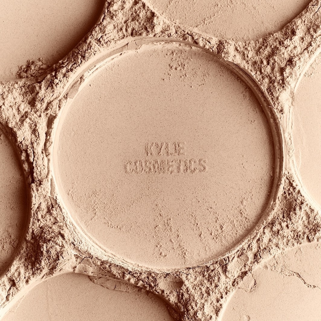 KYLIE COSMETICS Natural Blur puder