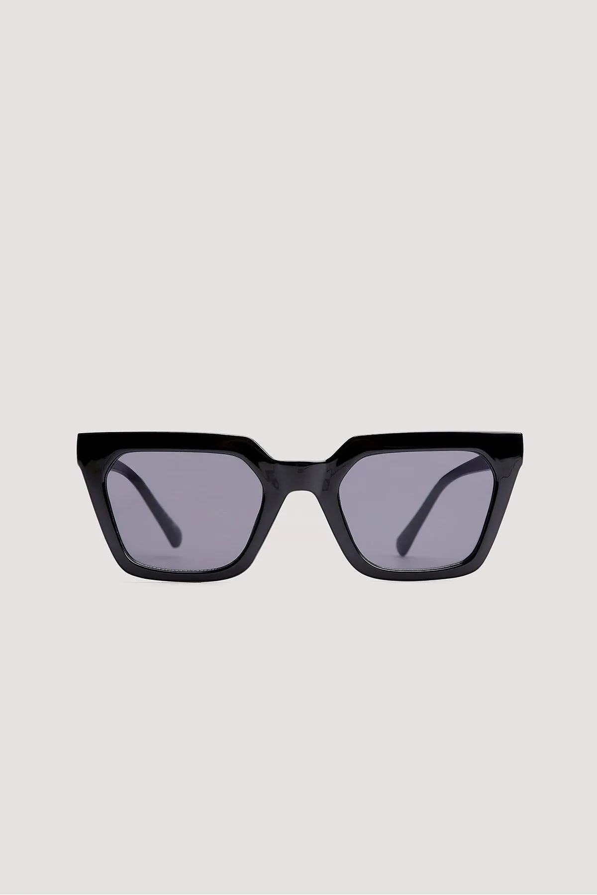 NA-KD  Eckige Sonnenbrille mit scharfer Kante