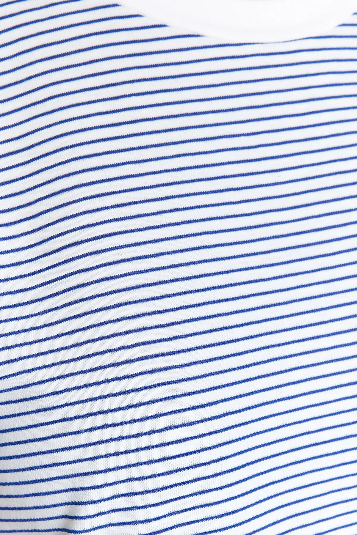 Trendyol Collection  Marineblaues, ecrufarbenes, gestreiftes Premium Basic-Strick-T-Shirt mit Rundhalsausschnitt und normaler Passform TWOSS23TS00043