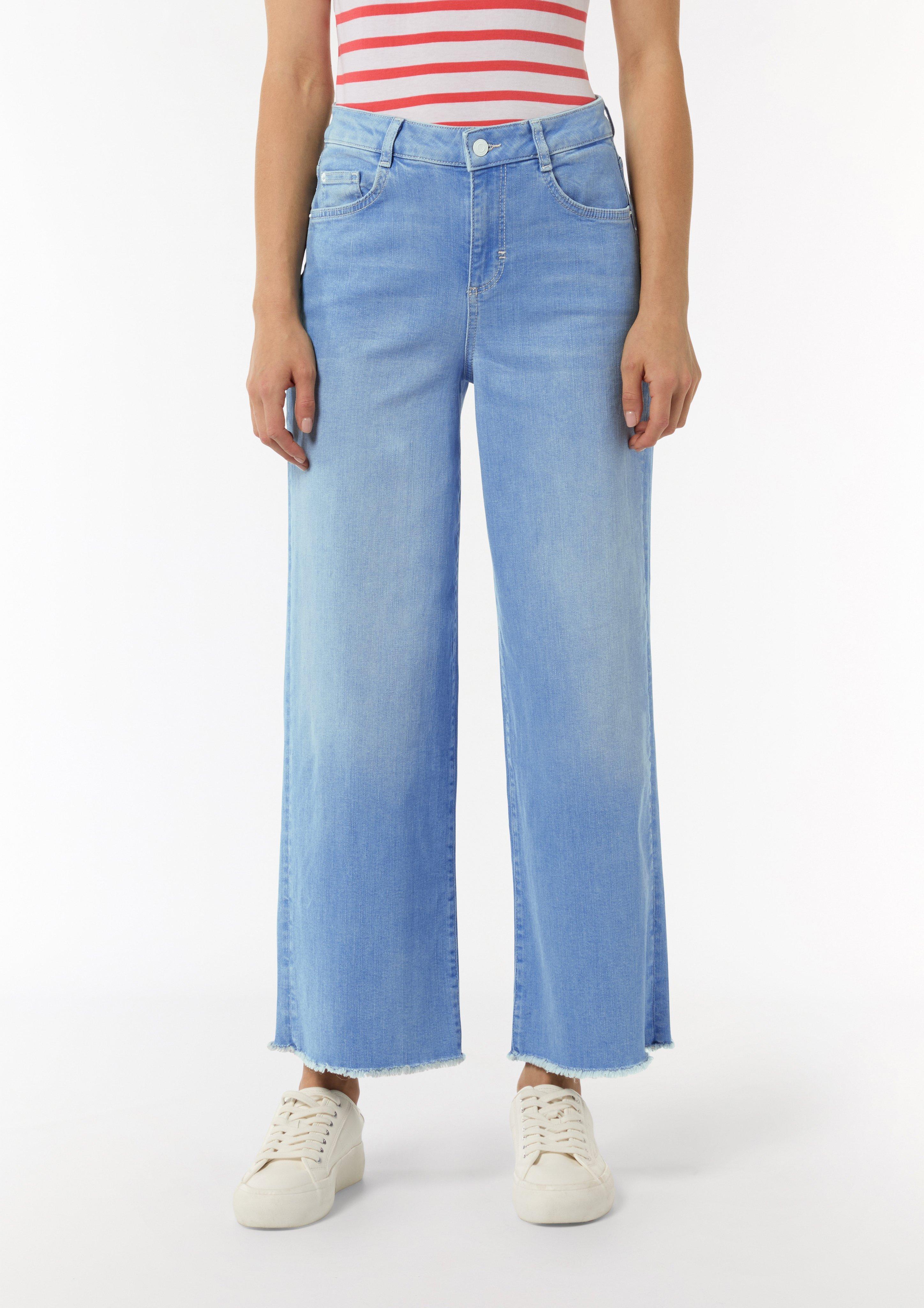 Verkürzte Jeans mit Wide Leg und ausgefranstem Saum - blau