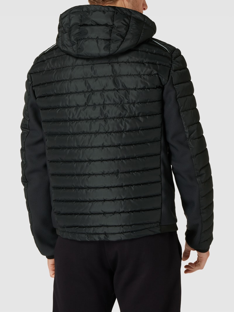 Steppjacke mit Label-Patch in schwarz