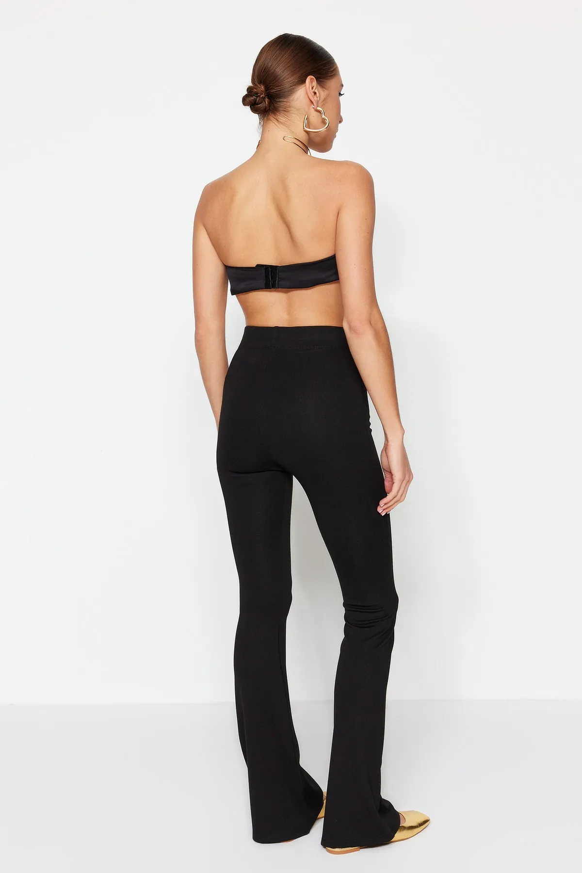 Trendyol Collection  Schwarze, gerippte, ausgestellte Hose mit elastischem Bund/Spanisches Bein, hohe Taille, gestrickte Hose TWOSS20PL0342