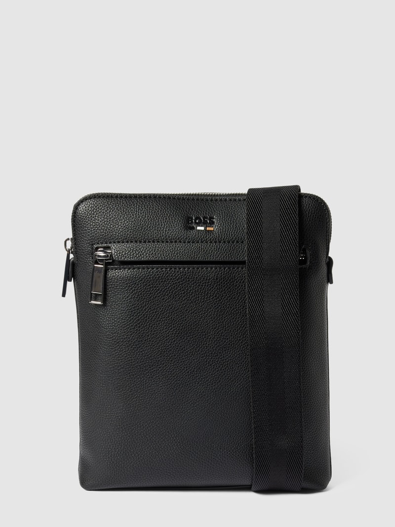 Umhängetasche mit Label-Applikation Modell 'Ray' in schwarz