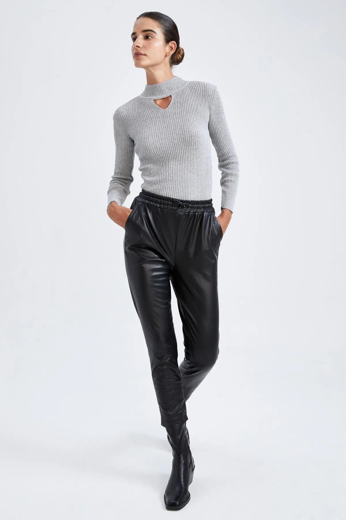 DeFacto  Hose aus Kunstleder mit Jogger-Tasche
