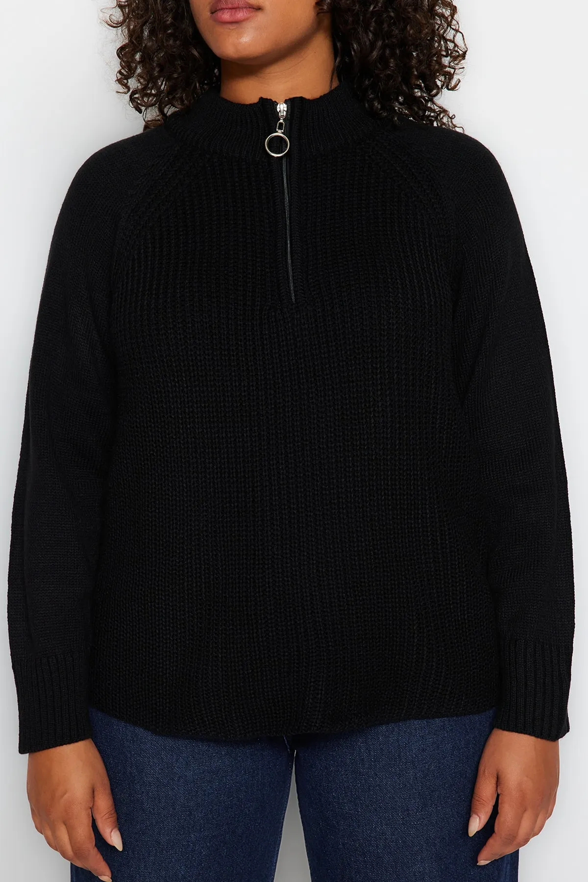 Trendyol Curve  Schwarzer Strickpullover mit Reißverschlusskragen