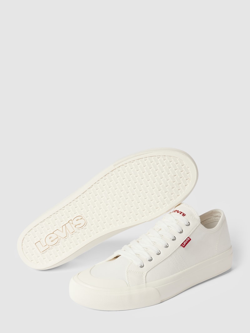 Sneaker mit Label-Detail in weiß