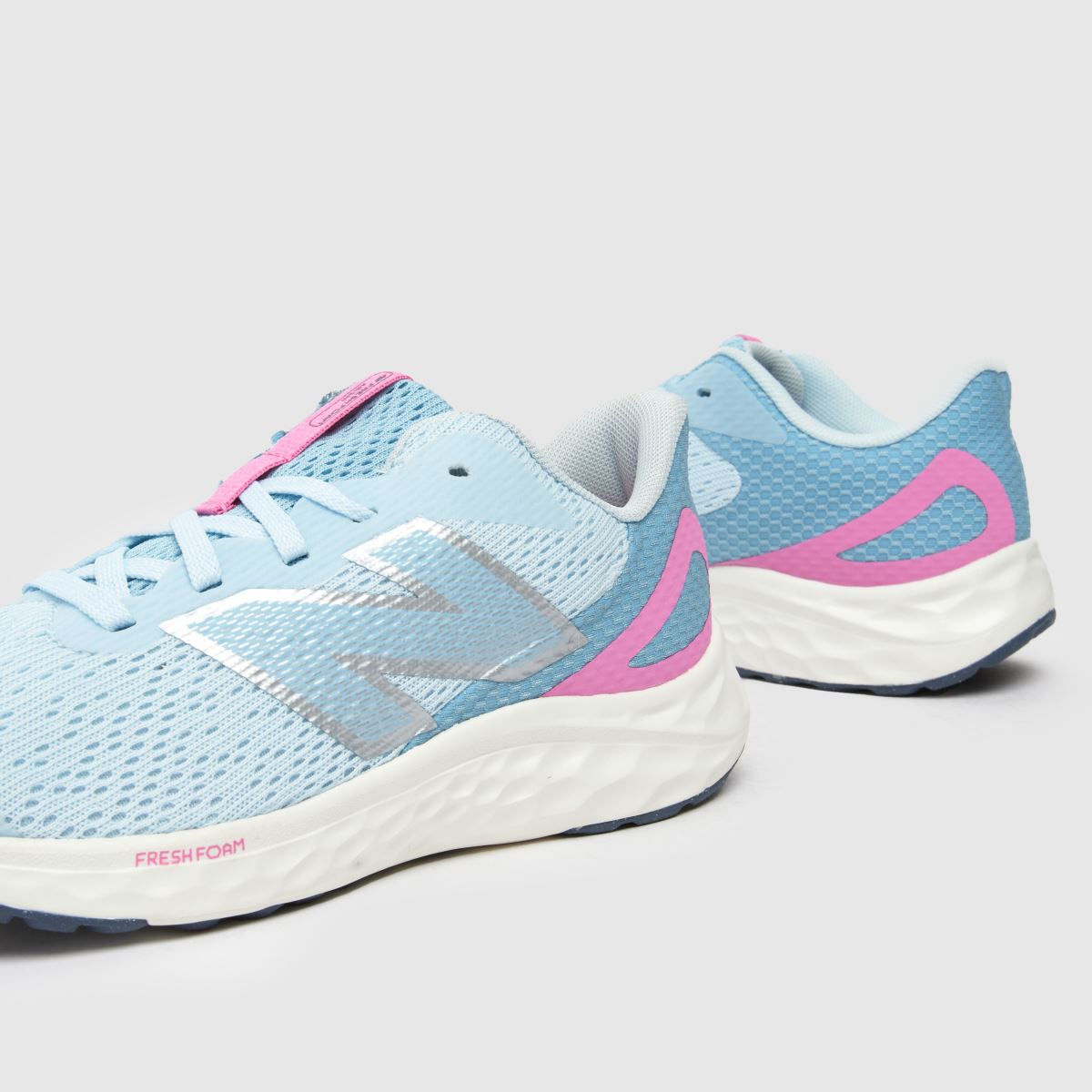 New Balance fehér és kék Fresh Foam Arishi V4 Gyerek edzőcipő