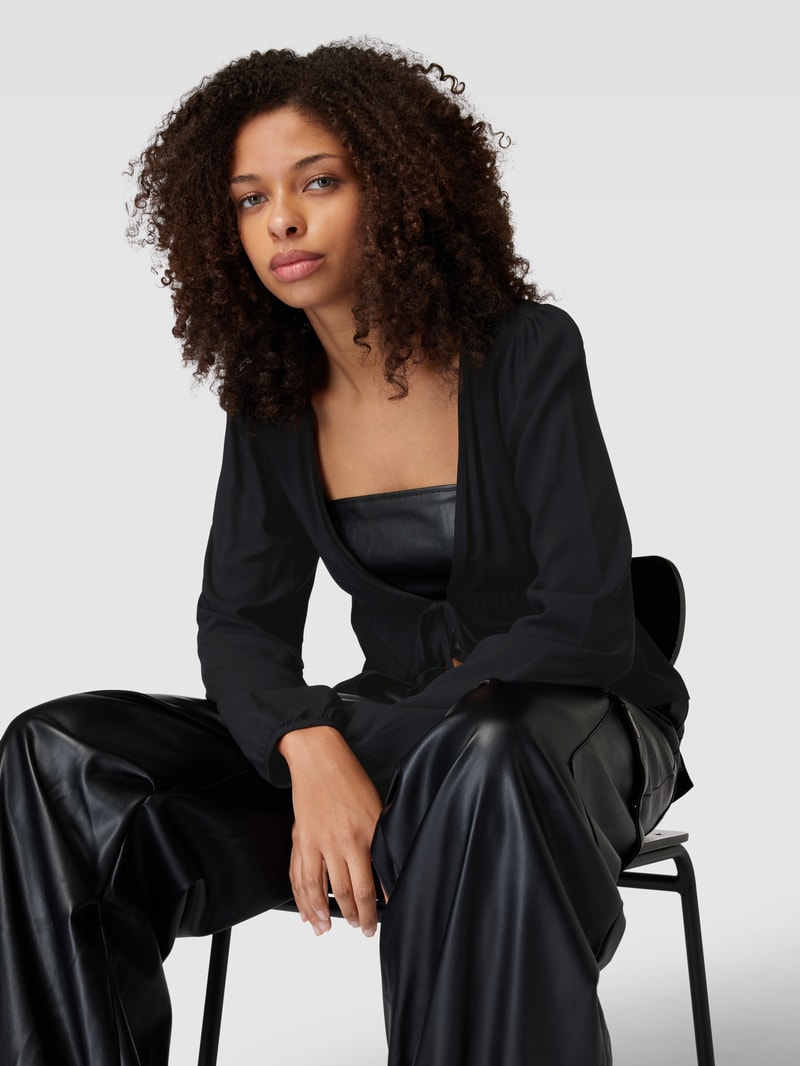 Bluse aus Viskose mit Schnürung Modell 'NOVA LIFE' in schwarz