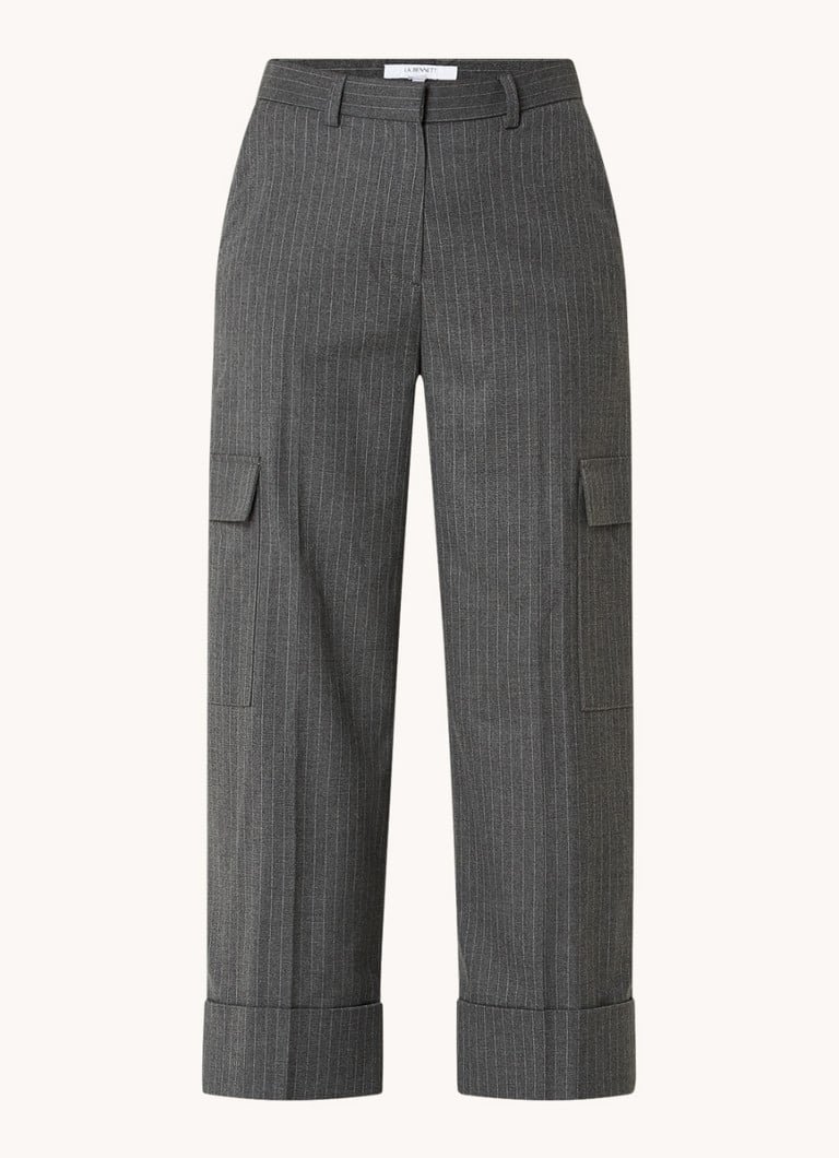 Pantaloni cu talie înaltă și croială largă, modelul Rosalind de la LKBennett, decorați cu dungi delicate și buzunare cu clapă.