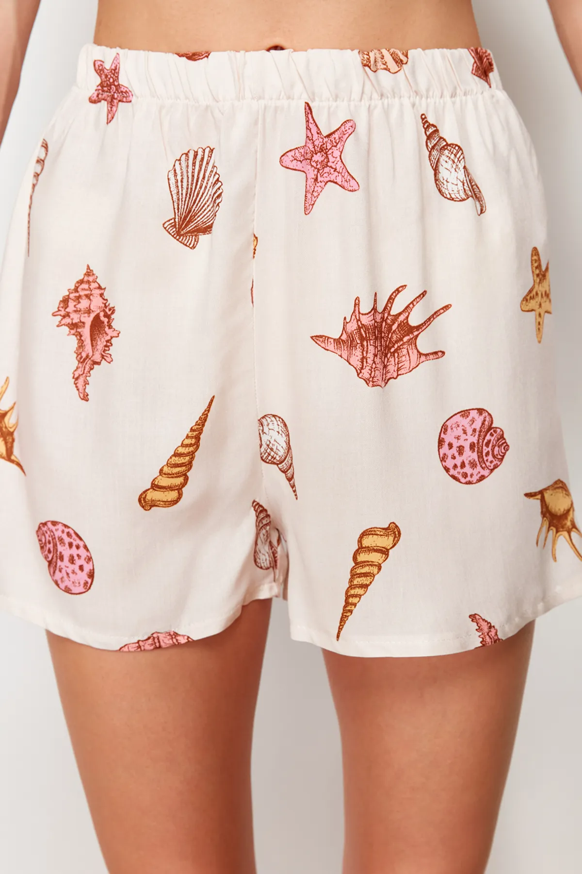 Trendyol Collection  Mehrfarbig bedrucktes Pyjama-Set aus gewebter Viskose THMSS24PT00303