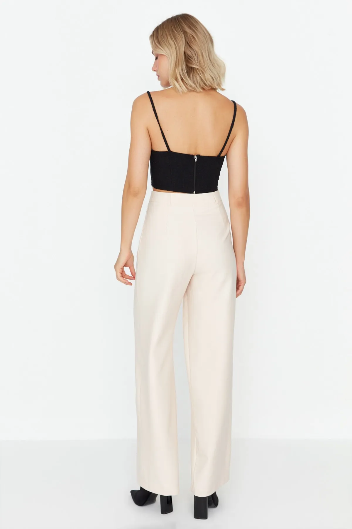 Trendyol Collection  Cremefarbene Webhose mit weitem Bein TWOAW23PL00151