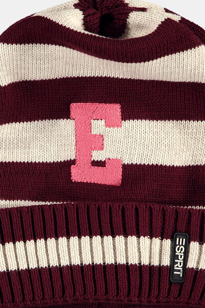 Gestreifte Strick-Beanie mit gesticktem Lettering