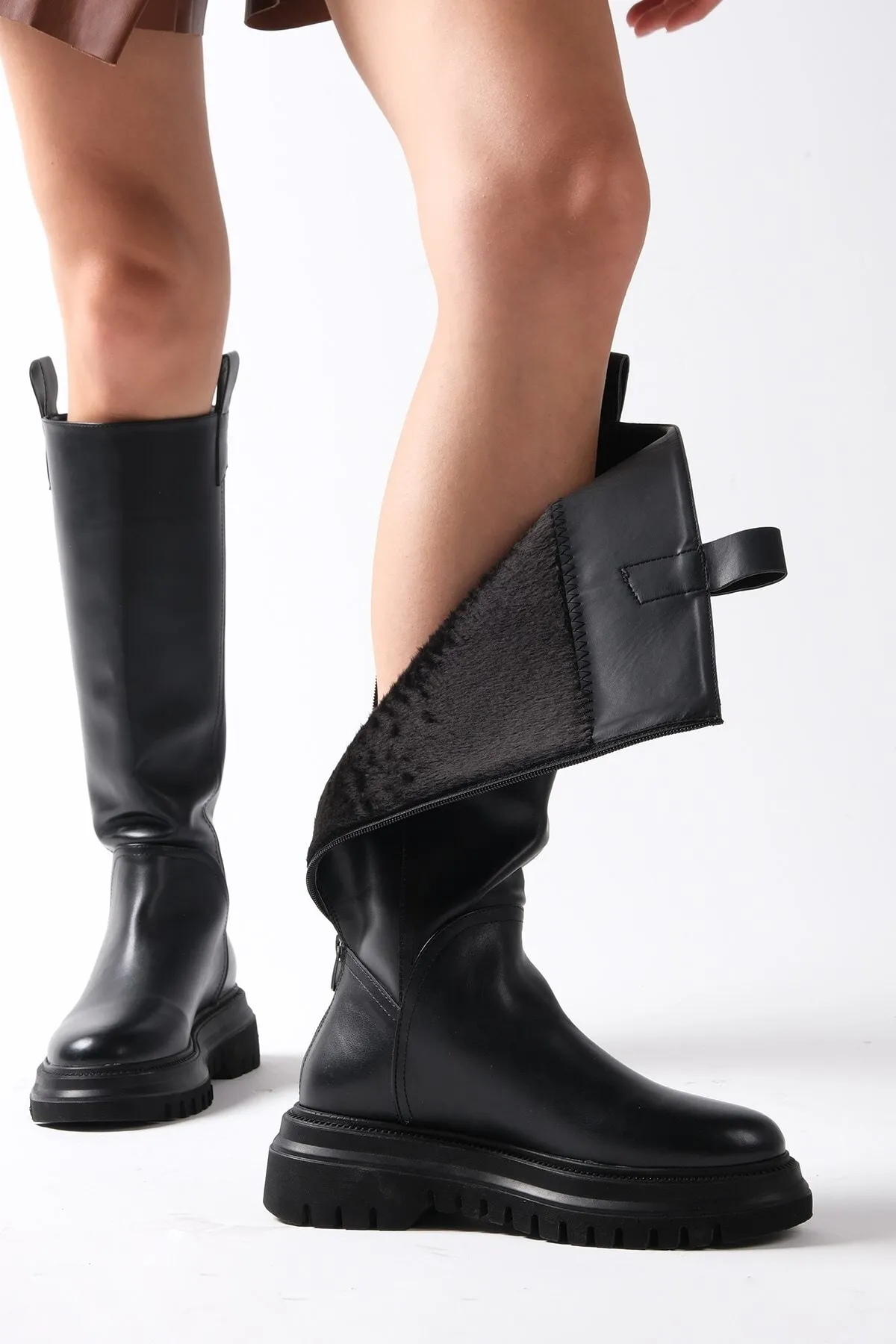 Mio Gusto  Schwarze, pelzgefütterte Damenstiefel aus Leder mit Reißverschluss hinten