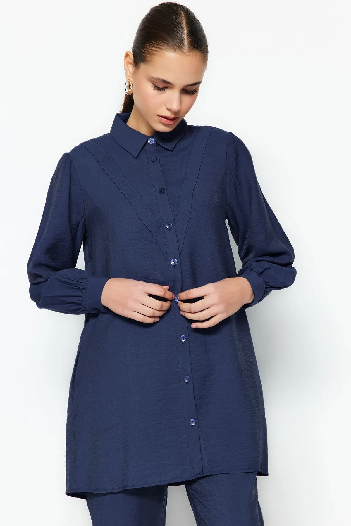 Trendyol Modest  Marineblaues, gewebtes Set aus Hemd und Hose in Leinenoptik TCTSS23US00079