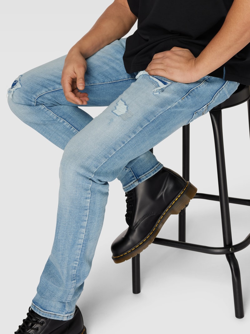 Tapered Fit Jeans mit Destroyed-Details Modell 'Joshua' in hellblau
