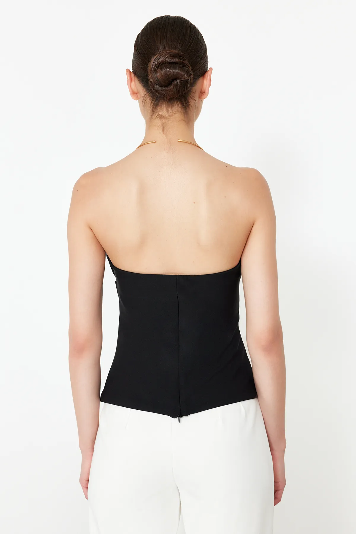 Trendyol Collection  Schwarze trägerlose taillierte Webbluse TWOSS24BZ00348