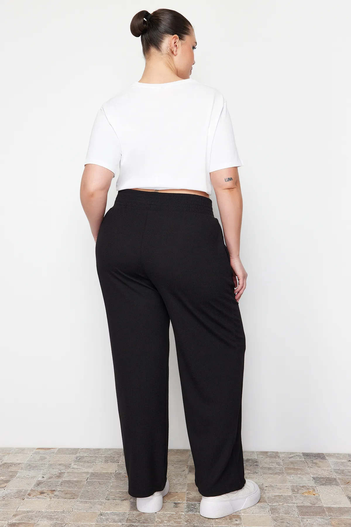 Trendyol Curve  Schwarze Strickhose mit hoher Taille TBBAW24AR00018