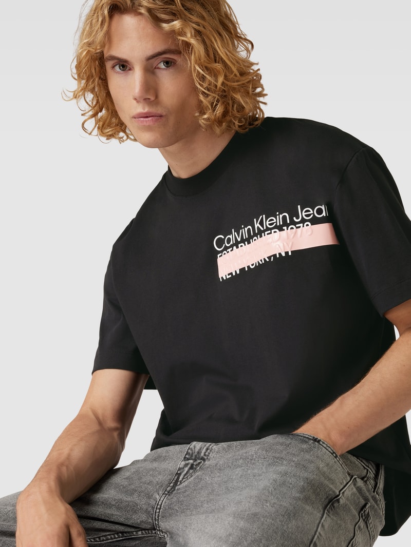 T-Shirt aus Baumwolle mit Label-Print in black