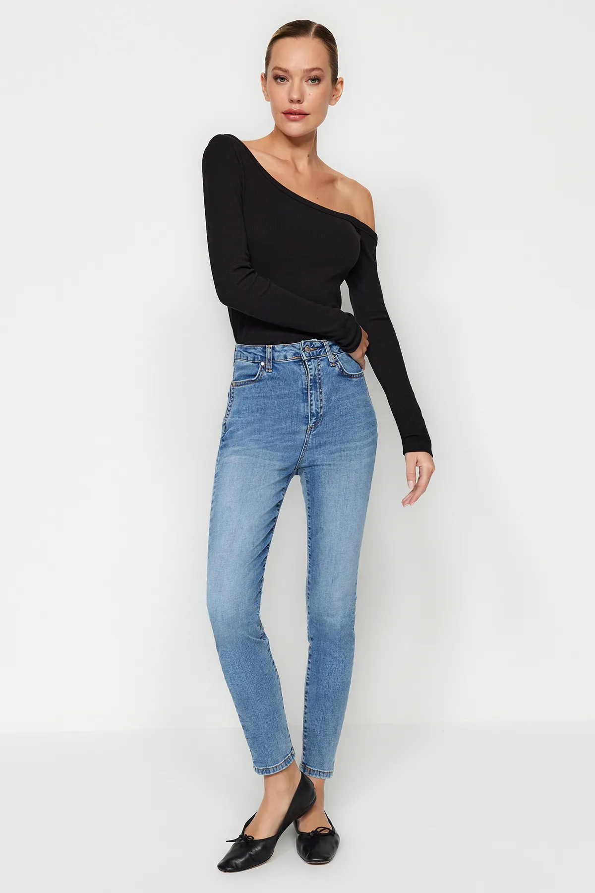 Trendyol Collection  Blaue Skinny Jeans mit hoher Taille und Taschendetail TWOAW24JE00279